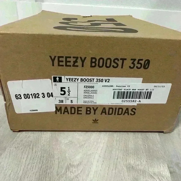 Yeezy x Adidas Black/Blue Knit Fabric Boost 350 V2 Carbon Sneakers Size 5 1/2 - Picture 5 of 11